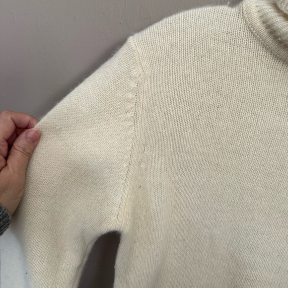 Vintage cream turtleneck wool sweater - Picture 3 of 5